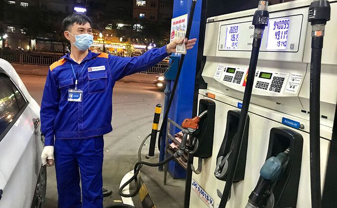 Bảo đảm giá xăng dầu trong nước bám sát giá thế giới