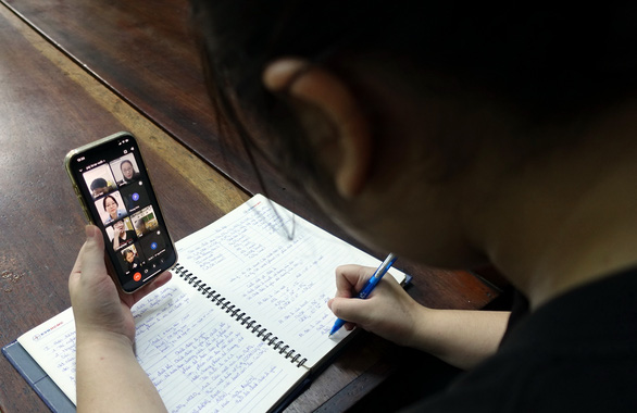 Chính sách hỗ trợ đặc biệt giúp hộ nghèo tiếp cận smartphone