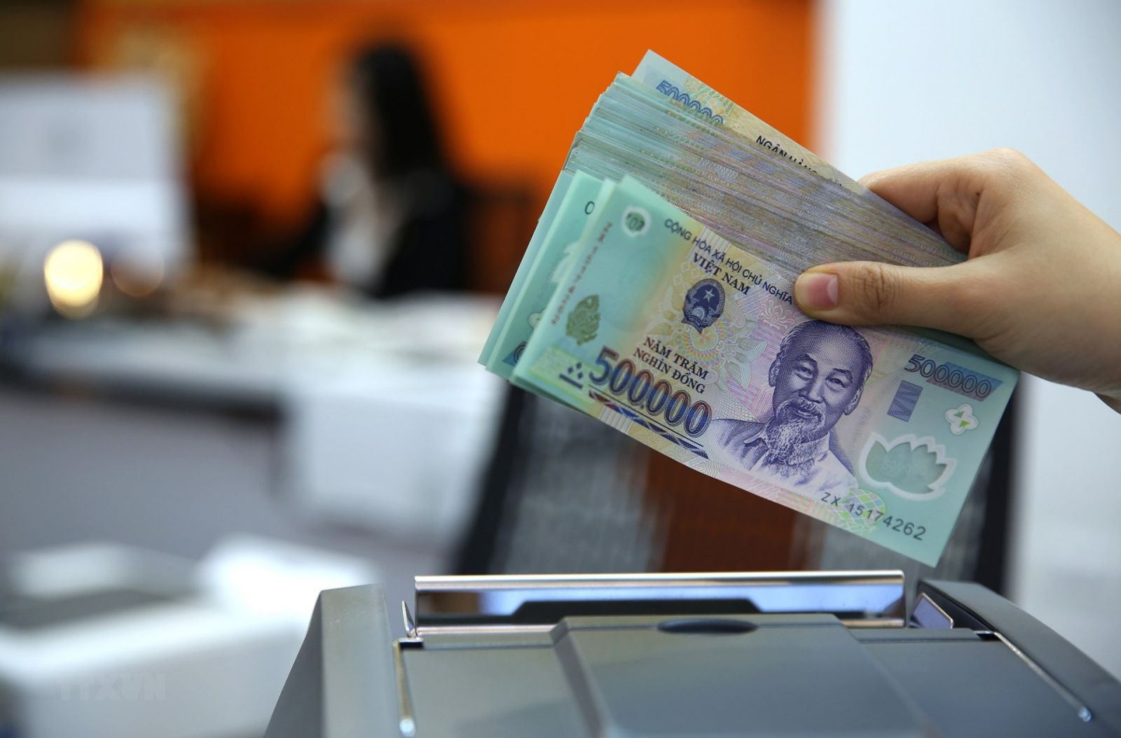 Lãi suất huy động tiếp tục tăng, nhóm 'ông lớn' ngân hàng vẫn đứng ngoài cuộc