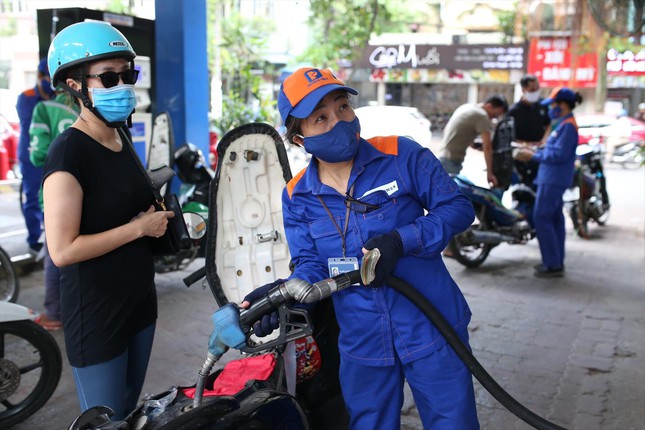 Bộ Công Thương đề xuất giải pháp giảm giá xăng dầu