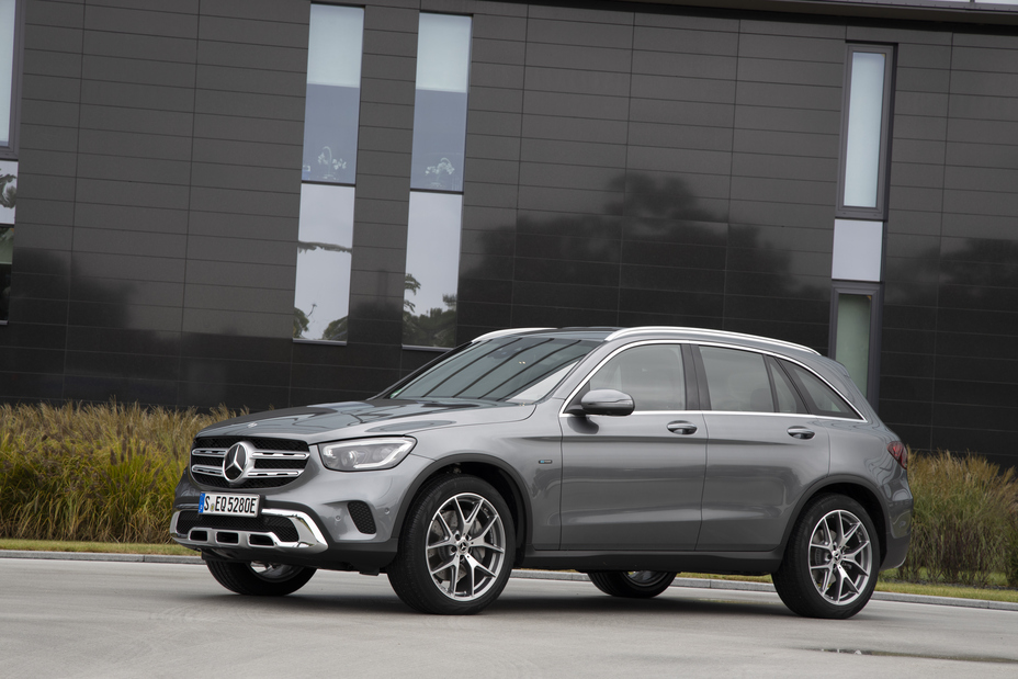 Triệu hồi hơn 1.000 xe Mercedes GLC do lỗi hệ thống điện
