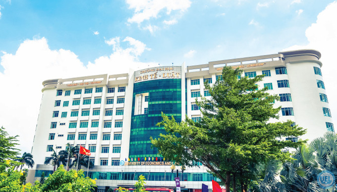 Trường đại học Kinh tế – Luật HCM thu một số khoản chưa có trong quy định