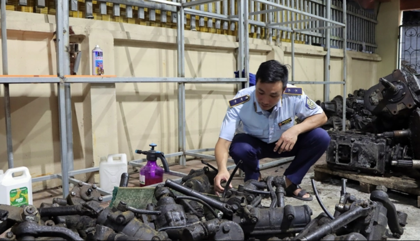 Hưng Yên: Phát hiện 10 tấn phụ tùng ôtô đã qua sử dụng, không rõ nguồn gốc