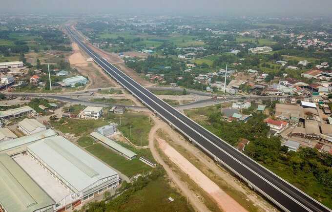 Kêu gặp nhiều khó khăn, VEC xin lùi tiến độ hoàn thành cao tốc Bến Lức - Long Thành