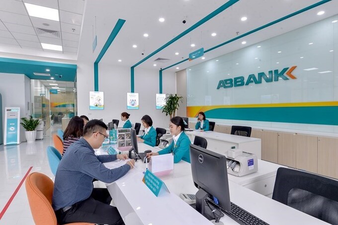 "Gom" USD trong ngân hàng bán ra chợ đen, ABBank nói gì?