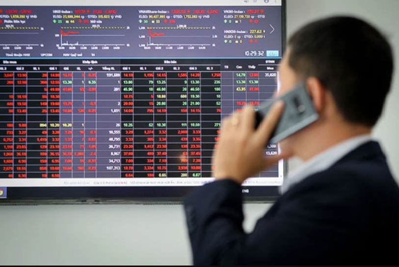 VN-Index giảm hơn 8 điểm, thấp nhất kể từ đầu tháng 2/2021