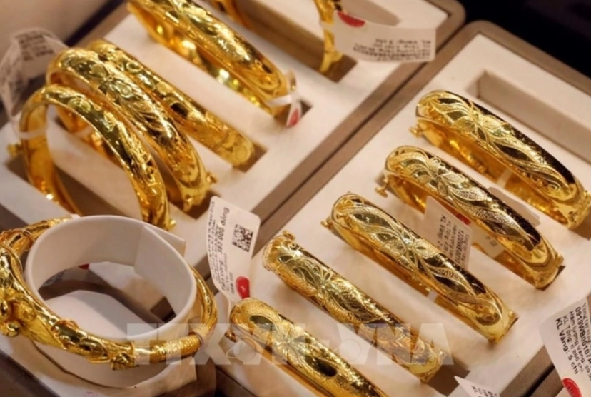 Giá vàng thế giới tăng vọt, USD giảm