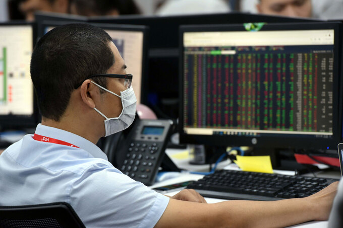 Hàng trăm mã giảm sàn, VN-Index vẫn tăng hơn 7 điểm