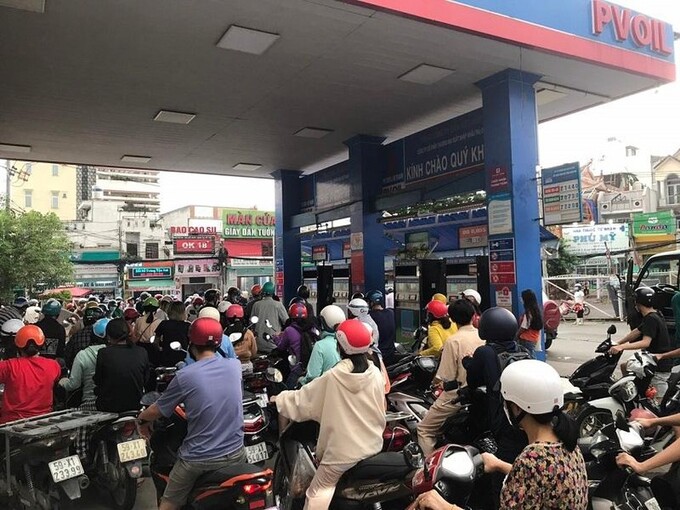 Bộ Công Thương yêu cầu các doanh nghiệp đầu mối xăng dầu ký cam kết cung ứng đủ hàng