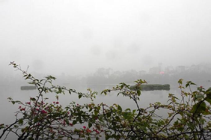 Bắc Bộ tiếp tục thời tiết nồm ẩm ướt, Nam Bộ có nắng nóng