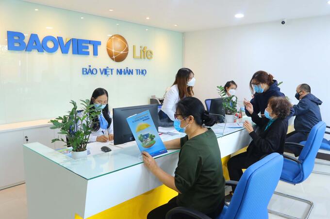 Loạt cổ phiếu bảo hiểm lao dốc sau bão Yagi